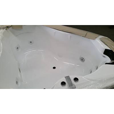 Aliza 1500 Corner Spa Bath With Heat Pump - New