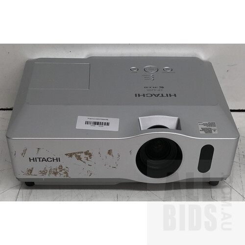 Hitachi (CP-X200) XGA 3LCD Projector