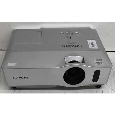 Hitachi (CP-X200) XGA 3LCD Projector