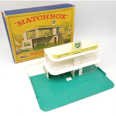 Moko 'Matchbox' BP Service Station in Original Box (MG-1)