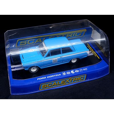 Scalextric, Ford Cortina, 1:32 Scale Model