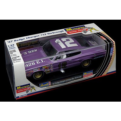 Revell, 1967 Dodge Charger Yarbrough No 12, 1:32 Scale Model