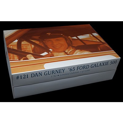 Revell, 1965 Ford Galaxie 500 Gurney No 121, With Display Case, Limited to 3000, 1:32 Scale Model