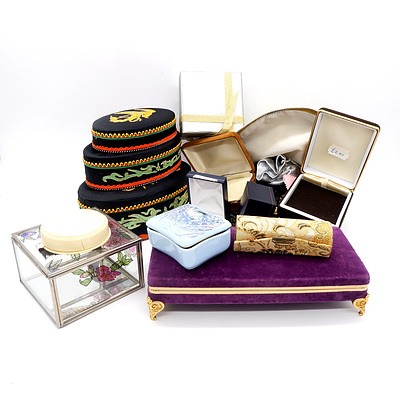 Large Group of Assorted Jewellery Boxes, Lipstick Case, Trinket Box and Casecraft Bakerlite Compact