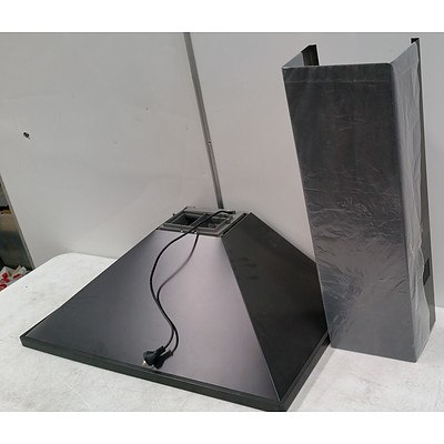 New Ilve 900mm Rangehood with Accessories