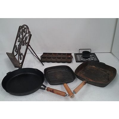 Cast Iron Cookware, Possible Griswold's Number 950 - 11 (Number 7) French Roll Pan