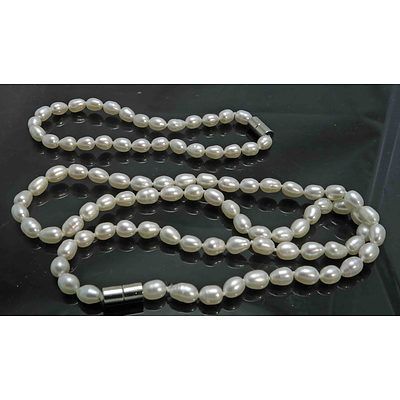 Set of Freshwater Pearl Necklace & Bracelet