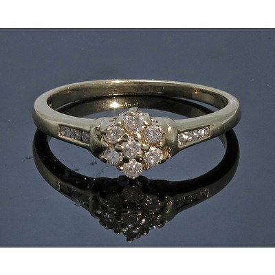 9ct Yellow Gold Ring - Set With 13 Round Brilliant-Cut Diamonds To The Centre Cluster & Shoulders