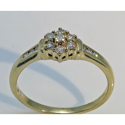9ct Yellow Gold Ring - Set With 13 Round Brilliant-Cut Diamonds To The Centre Cluster & Shoulders