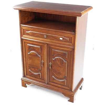 Georgian Style Mahogany Side Cabinet with Single Drawer and Two Doors