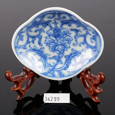 Antique Chinese Porcelain Minature Lobed Dish, Seal Mark to Base