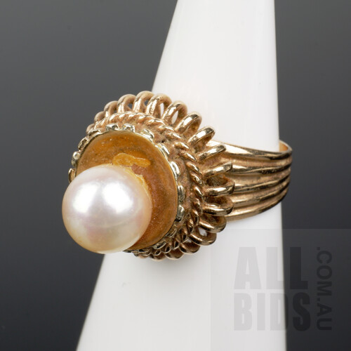 9ct Yellow Gold Cocktail Ring with Cultured Pearl
