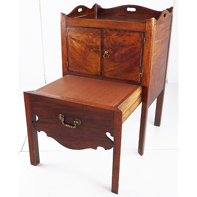 Georgian Mahogany Commode Cabinet with Pull Out Drawer
