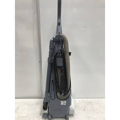 Hitachi 1500W Vacuum