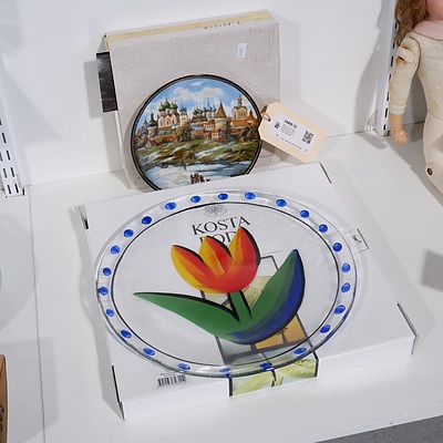 Kosta Boda 'Tulipa' hand Painted Dish by Ulrica Hydman-Vallien in Box and a Bradford Exchange 'Rostar the Great' Display Plate