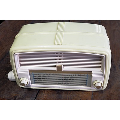 Antique AWA Cream Bakelite Valve Mantle Radio