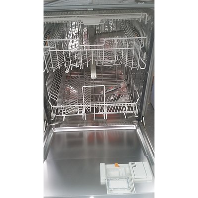 Miele Underbench Automatic Dishwasher
