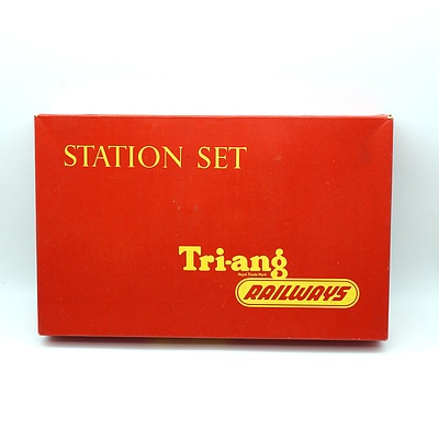 Vintage Boxed Triang Railways R81 Station Set
