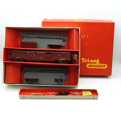 Vintage Boxed Triang Railways R119 Operating TC Mail Coach Set
