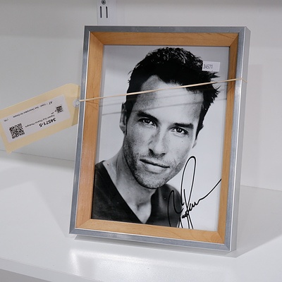 Signed Guy Pearce Photograph