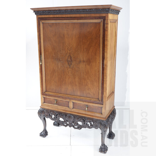 Muebleria Caviglia, Montevideo Profusely Carved Chippendale Style Walnut Bar Cabinet, Circa 1930-40s
