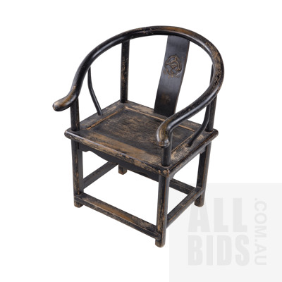 Vintage Chinese Rustic Black Lacquered Hardwood Children's Horseshoe Back Chair