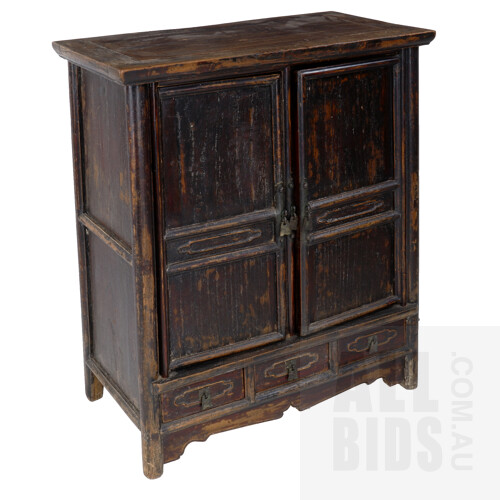 Antique Chinese Black Lacquered Elmwood Tapered Cabinet, Qing Dynasty, Provenance Humble House