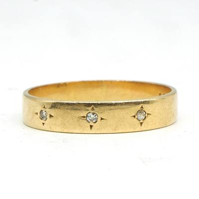 18ct Yellow Gold Wedding Ring with Three Small Spinel, 2.2g