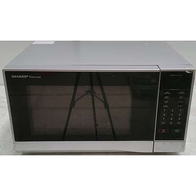 Sharp Carousel 1100 Watt Microwave Oven 