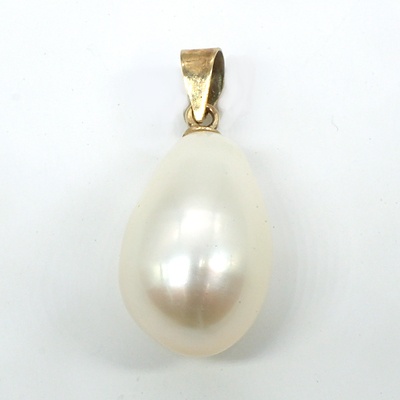 Drop Shaped Freshwater Pearl with 9ct Yellow Gold Bale