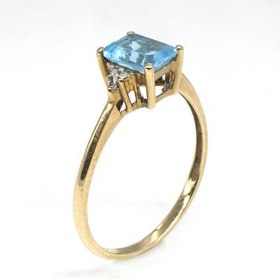 9ct Yellow Gold Emerald Cut Topaz Ring, with Single Cut Diamond in Each Shoulder, 1.55g