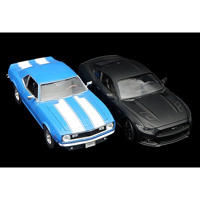 Two Wellyo 1:26 Scale Diecast Models - Mustang and Camaro (2)
