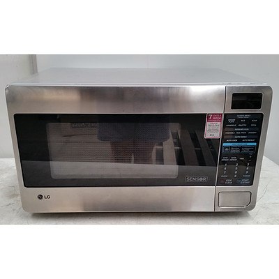 LG 1100W Microwave