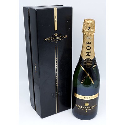 Moet & Chandon 2000 Grand  Vintage Champagne in Presentation Box