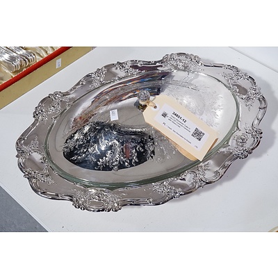 Viners Silverplate Tudor Oval 2 QT Covered Casserole with Glass Liner