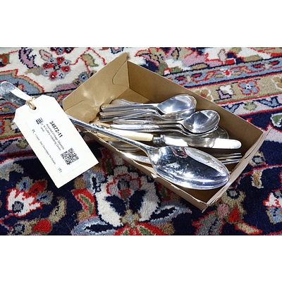 Assorted Vintage Silverplate Cutlery including Grosvenor