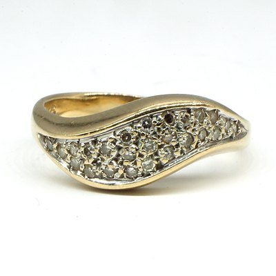 9ct Yellow Gold Wave Ring with 25 Single Cut Diamonds, 3.1g