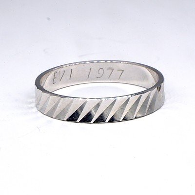 Gents 14ct White Gold Wedding Ring with Diamond Cut Finish, 2.75g