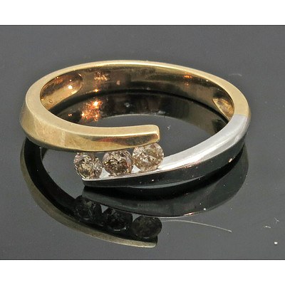 10ct Two Tone Gold Bypass Ring Set With 3 Round Brilliant-Cut Diamonds = 0.25Cts (Est)