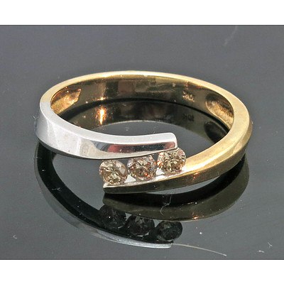10ct Two Tone Gold Bypass Ring Set With 3 Round Brilliant-Cut Diamonds = 0.25Cts (Est)