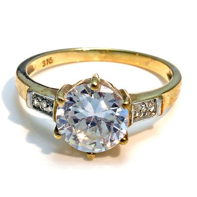 9ct Gold Large Cz Ring