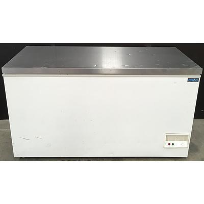Polar  Chest Cooler With Stainless Steel Lid