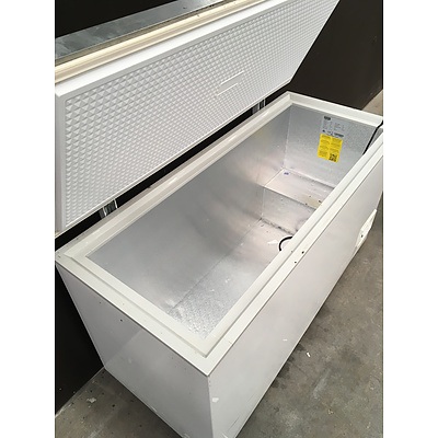 Polar  Chest Cooler With Stainless Steel Lid