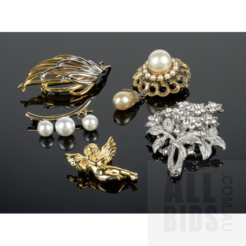 Five Costume Jewellery Brooches, Including Faux Pearl and More 