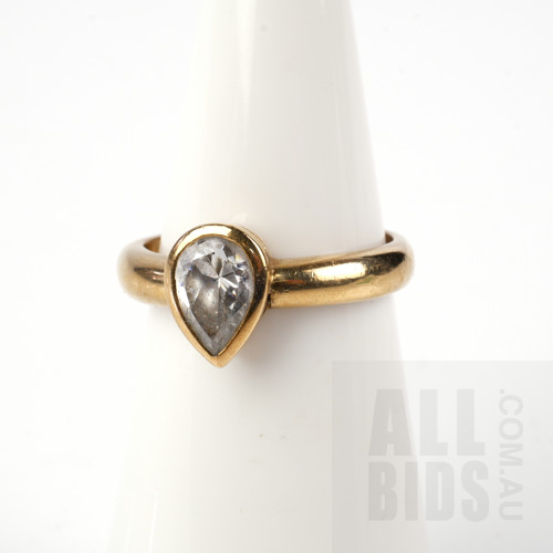 9ct Yellow Gold Ring with Pear Shaped CZ, 2.9g