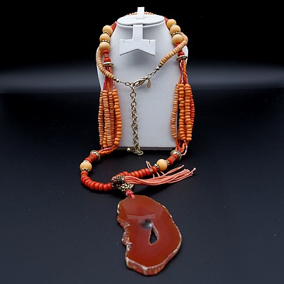 Agate Pendant with Dyed Shell Beads, with Jewellery Form