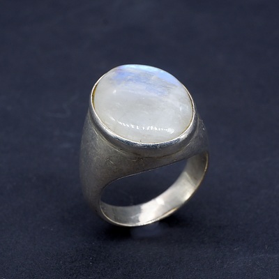 Sterling Silver Gents Ring with Oval Moonstone Cabochon, 16g