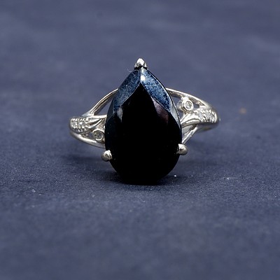 9ct White Gold Ring with Pear Shaped Black Onyx and Eight Single Cut Diamonds, 3.3g