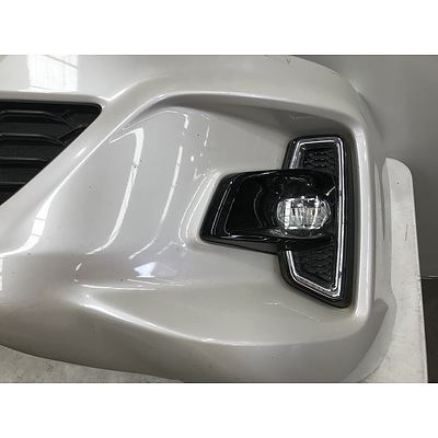 2018 Toyota Hilux White Front Bar