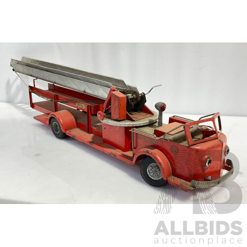 Vintage Charles WM Doepke MFG .Co Inc Rossmoyne Fire Engine With Functional Steering and Extendable Ladder